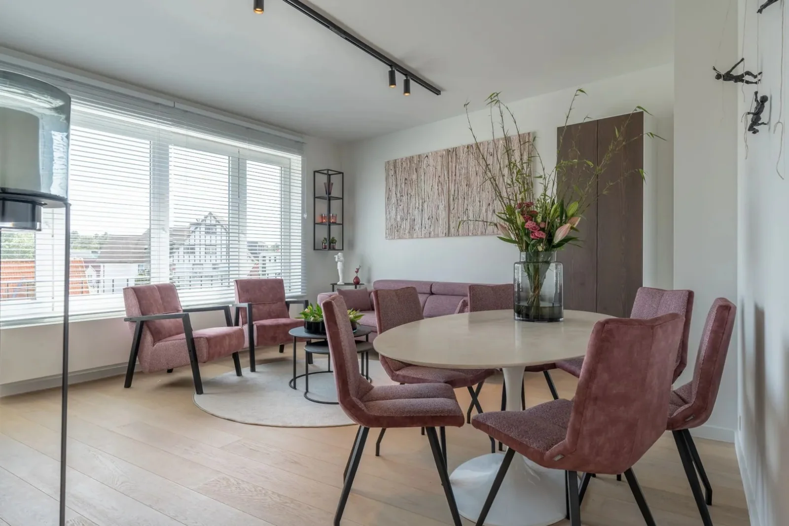 Volledig gerenoveerd appartement met een uniek zicht over de villa’s te Churchilllaan.