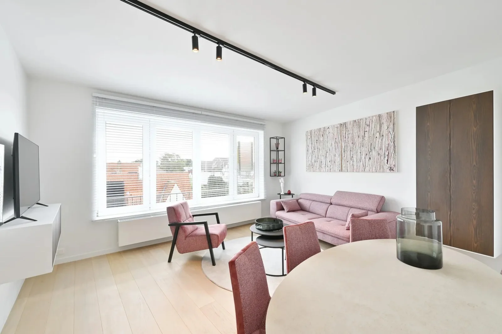 Volledig gerenoveerd appartement met een uniek zicht over de villa’s te Churchilllaan.