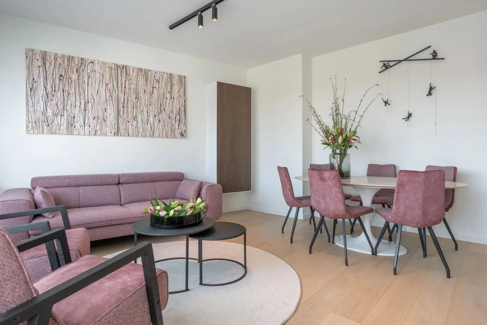 Volledig gerenoveerd appartement met een uniek zicht over de villa’s te Churchilllaan.