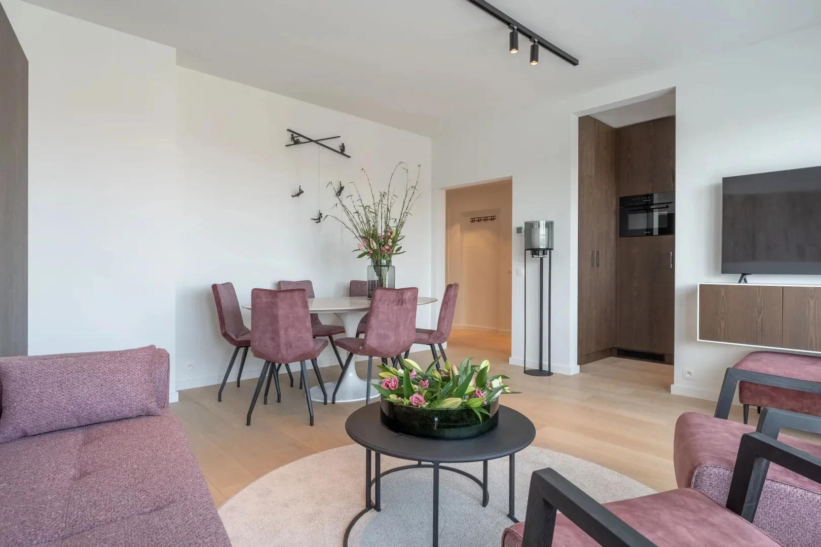 Volledig gerenoveerd appartement met een uniek zicht over de villa’s te Churchilllaan.
