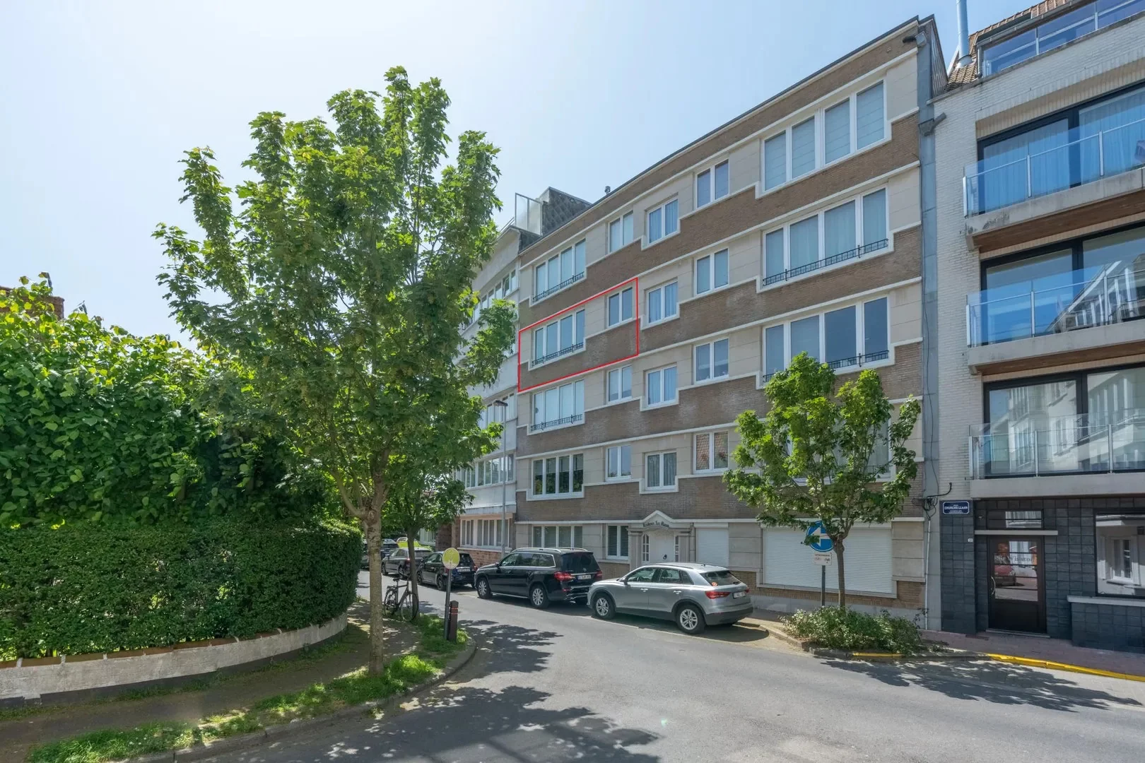 Volledig gerenoveerd appartement met een uniek zicht over de villa’s te Churchilllaan.