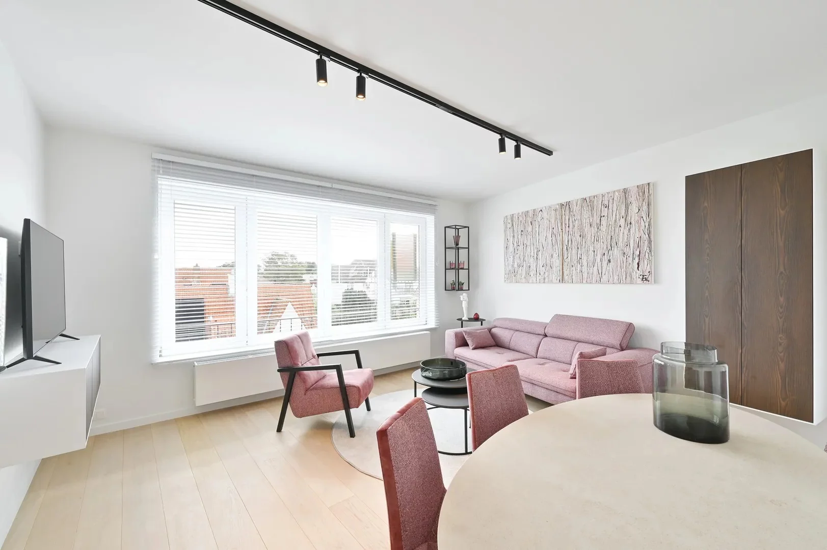 Volledig gerenoveerd appartement met een uniek zicht over de villa’s te Churchilllaan.