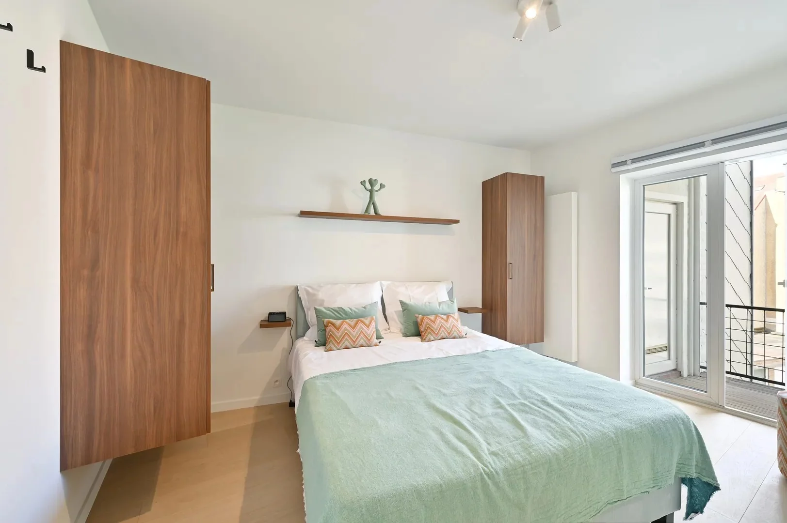 Volledig gerenoveerd appartement met een uniek zicht over de villa’s te Churchilllaan.