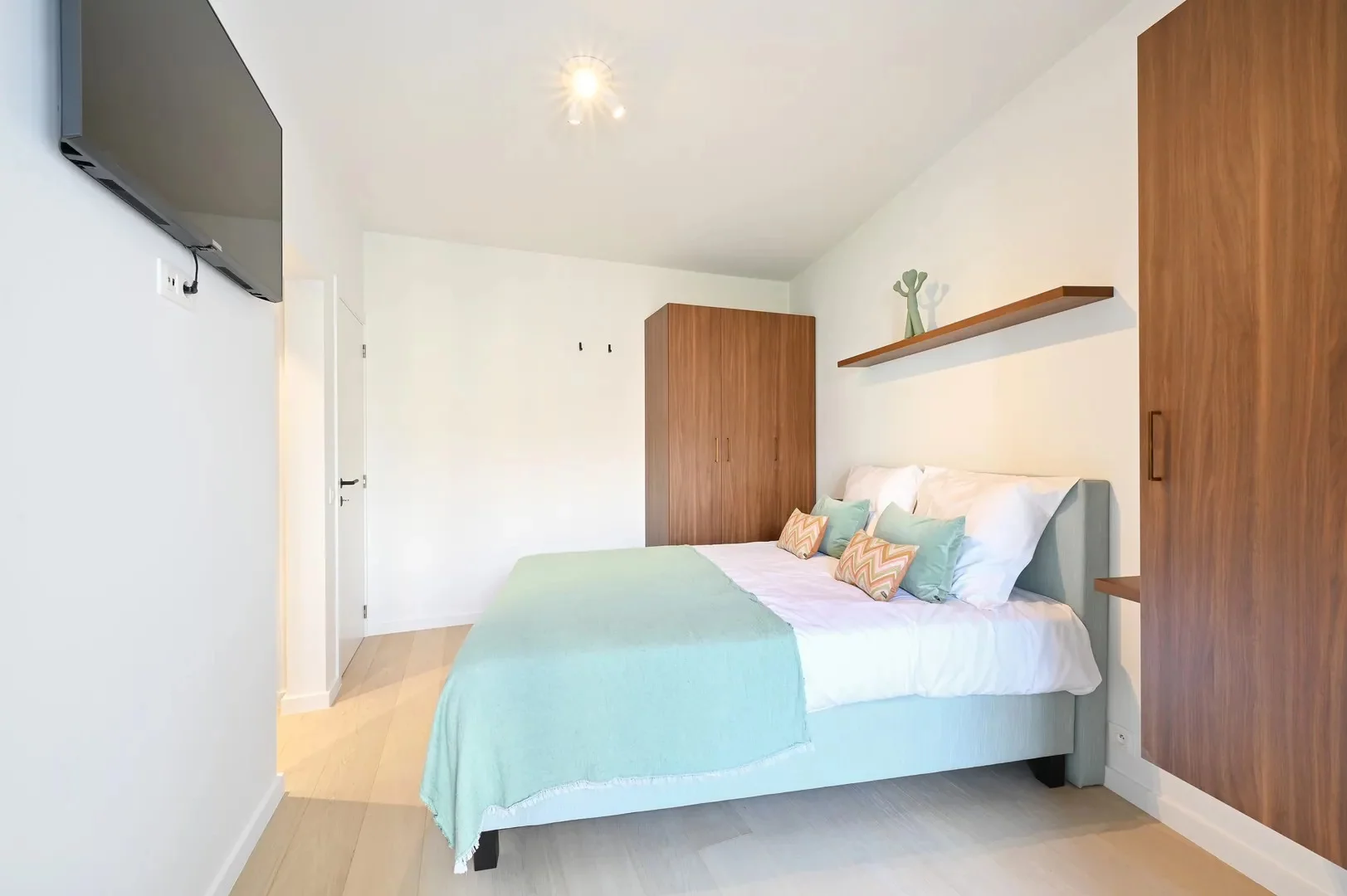 Volledig gerenoveerd appartement met een uniek zicht over de villa’s te Churchilllaan.
