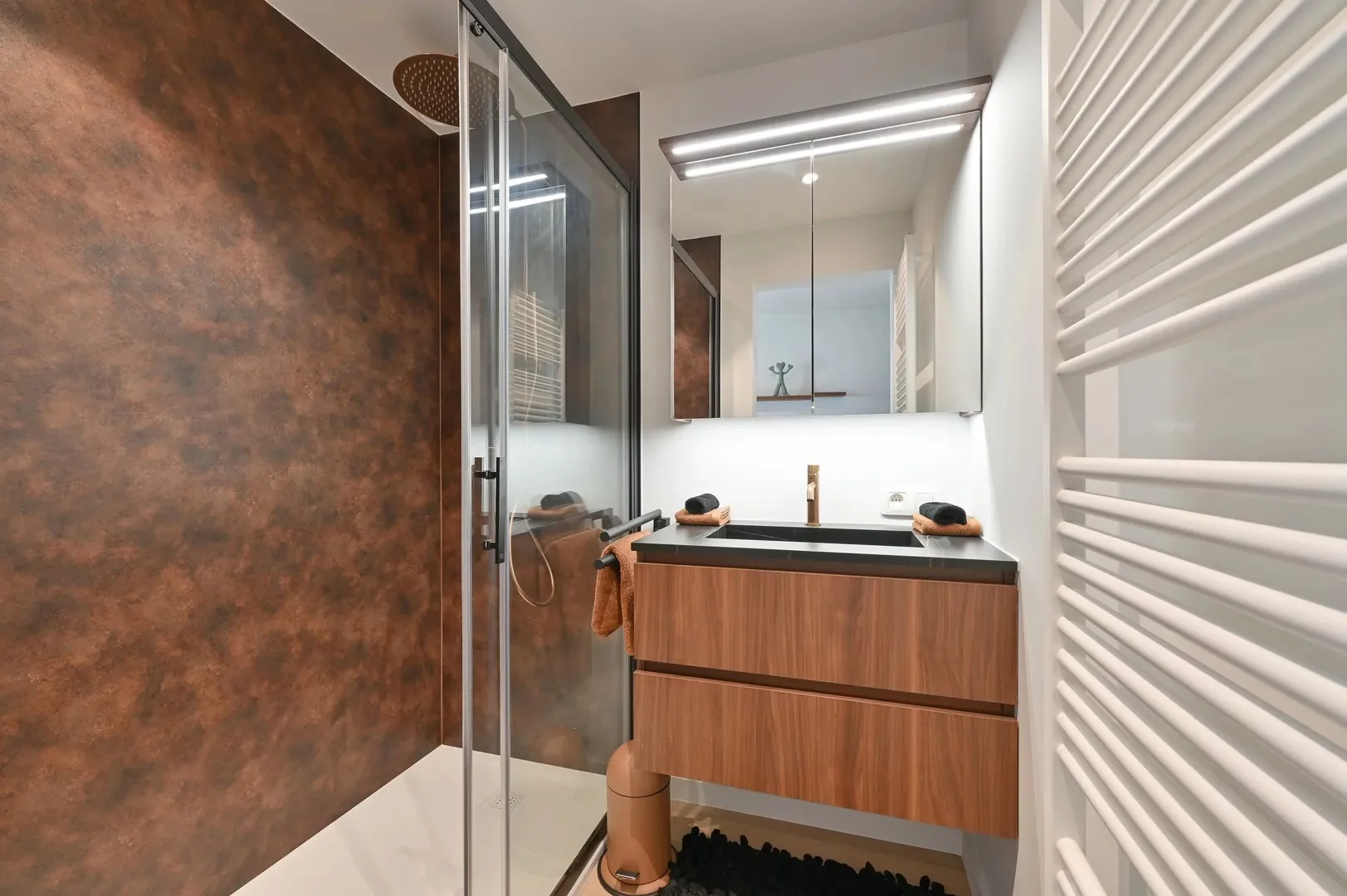 Volledig gerenoveerd appartement met een uniek zicht over de villa’s te Churchilllaan.