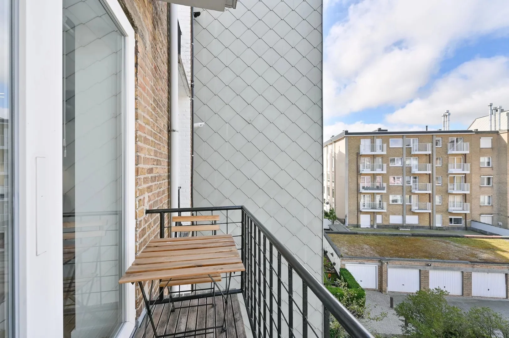 Volledig gerenoveerd appartement met een uniek zicht over de villa’s te Churchilllaan.
