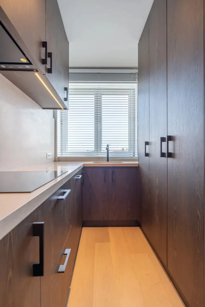 Volledig gerenoveerd appartement met een uniek zicht over de villa’s te Churchilllaan.