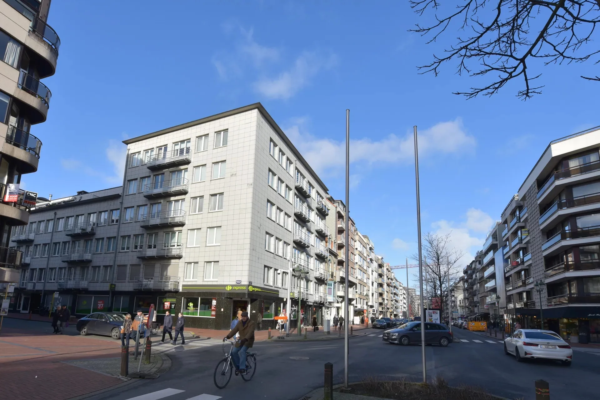 Dubbele autostaanplaats in de Bayauxlaan te koop