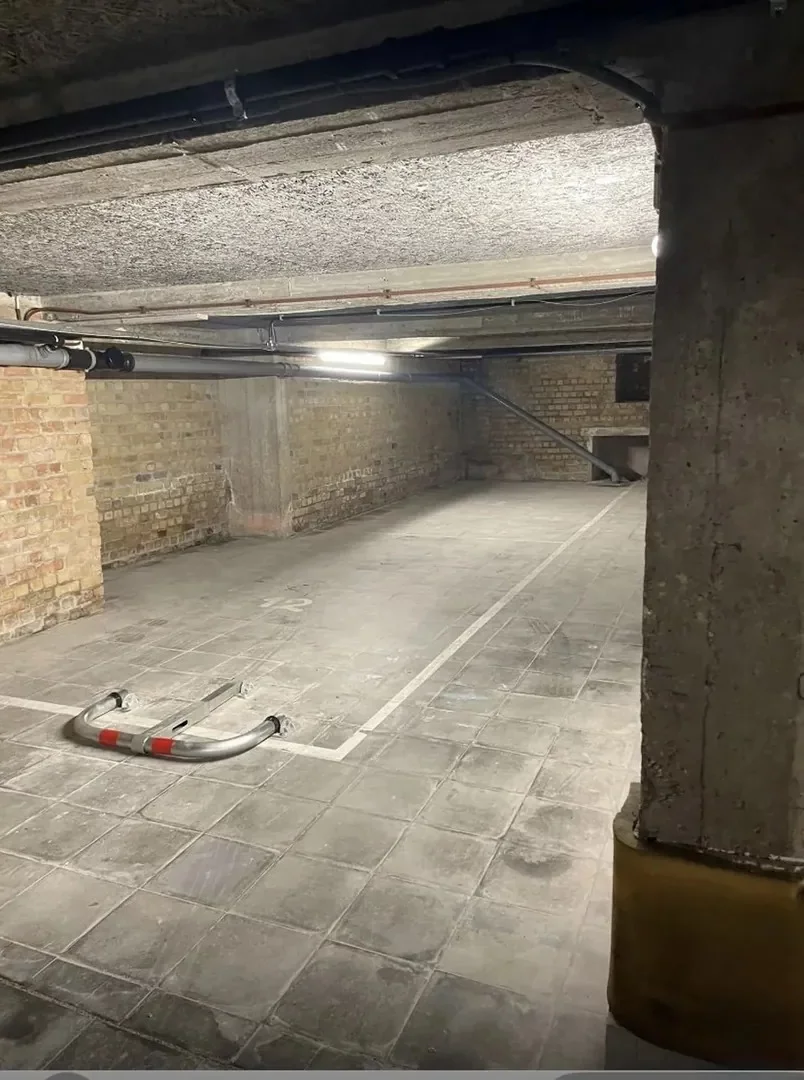 Dubbele autostaanplaats in de Bayauxlaan te koop