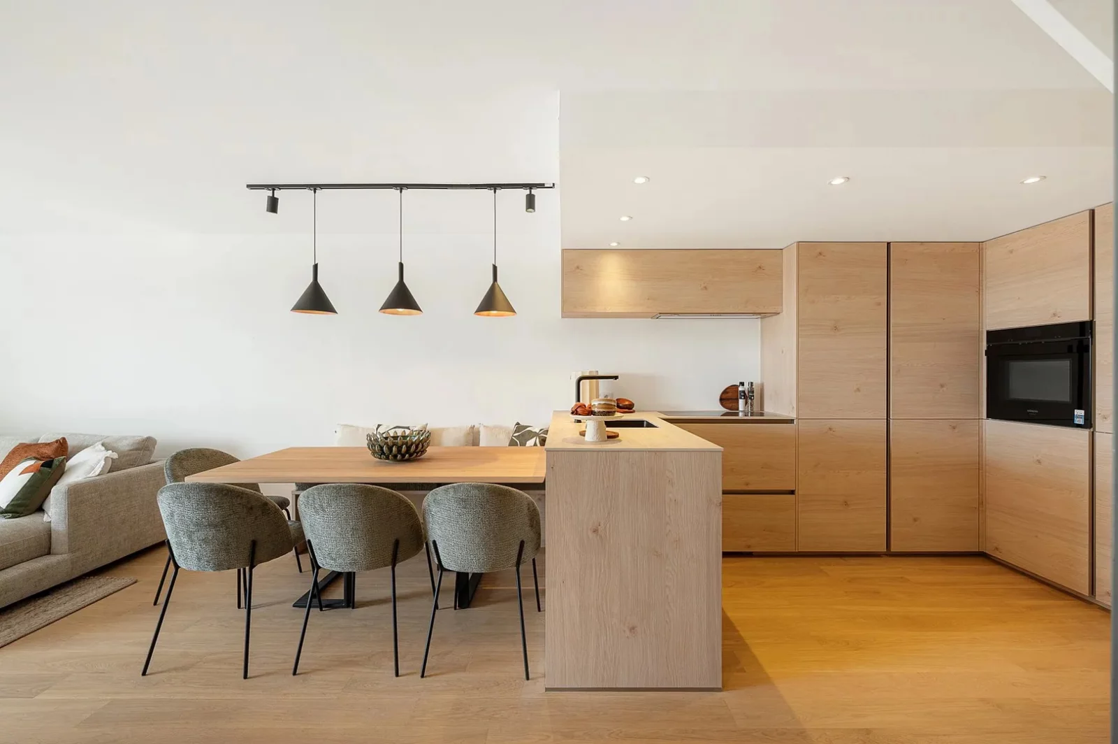 Zonnig gerenoveerd duplex penthouse appartement te Zoute.