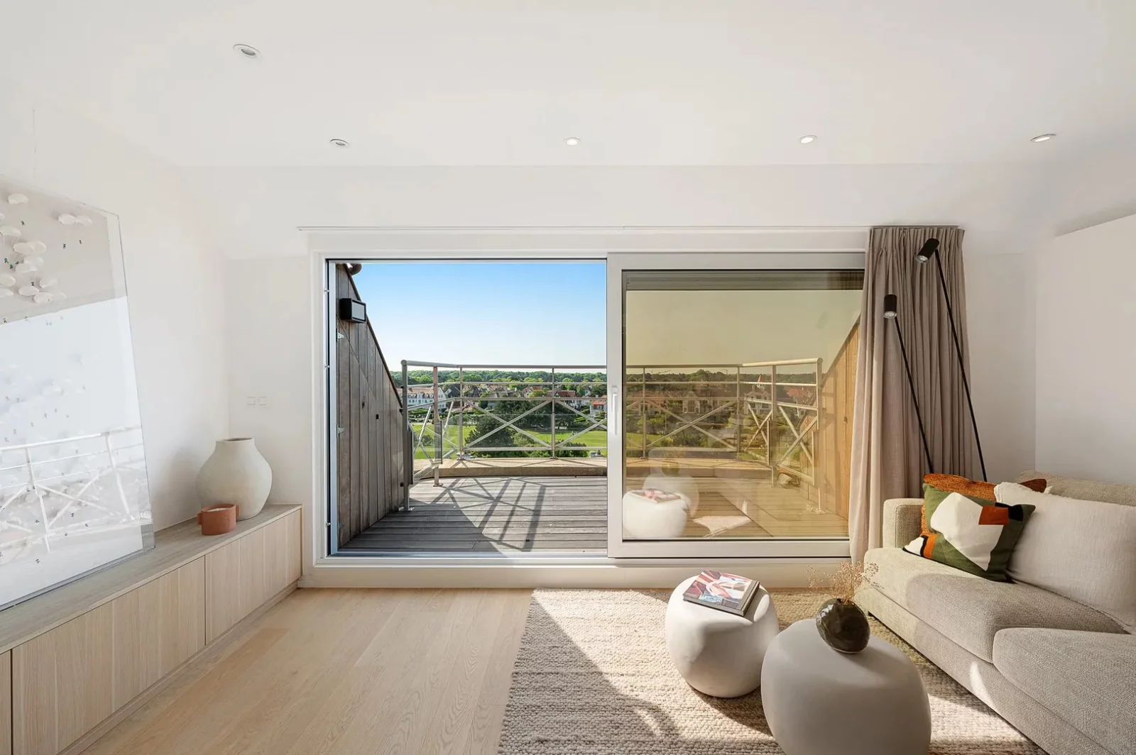 Zonnig gerenoveerd duplex penthouse appartement te Zoute.