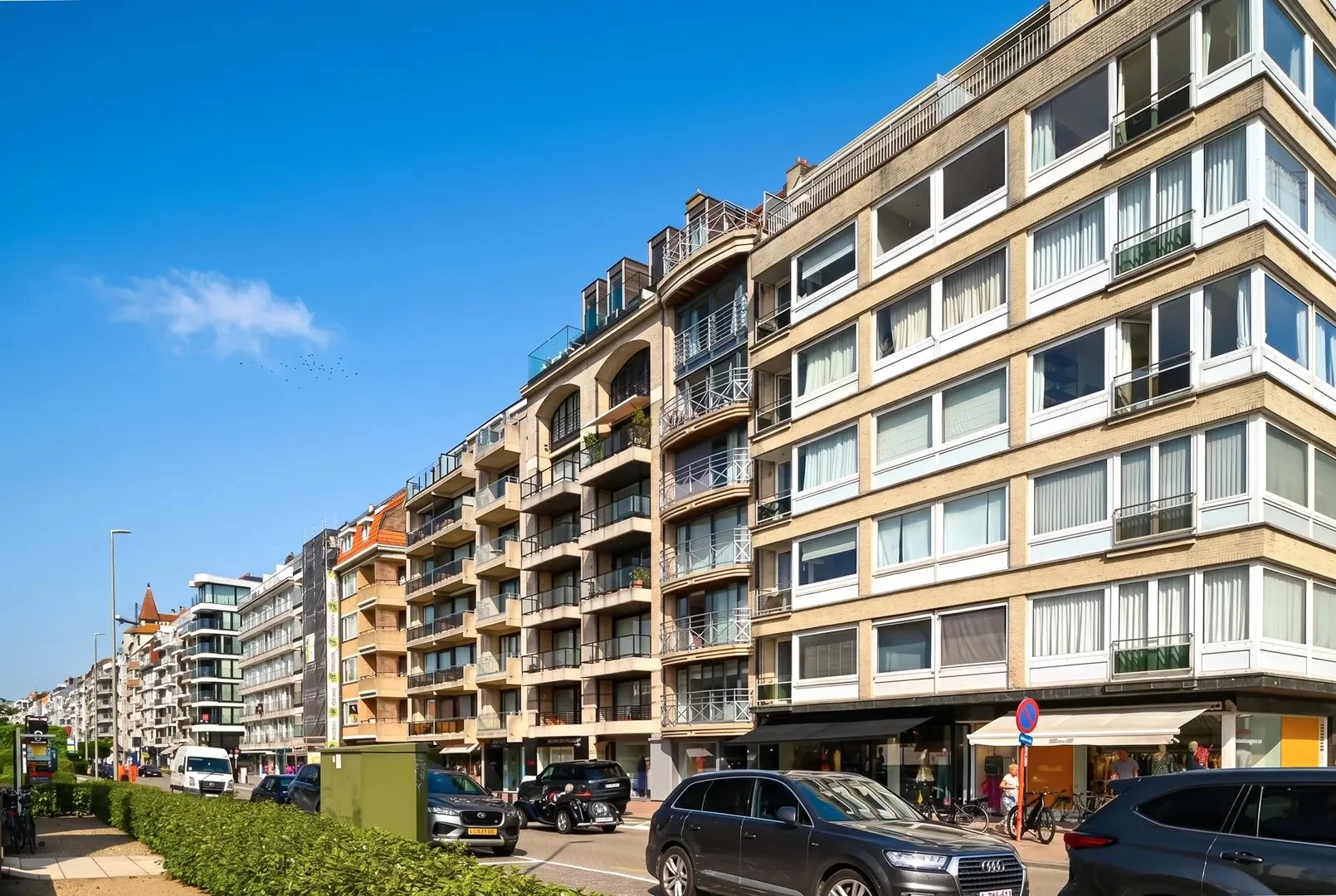 Zonnig gerenoveerd duplex penthouse appartement te Zoute.