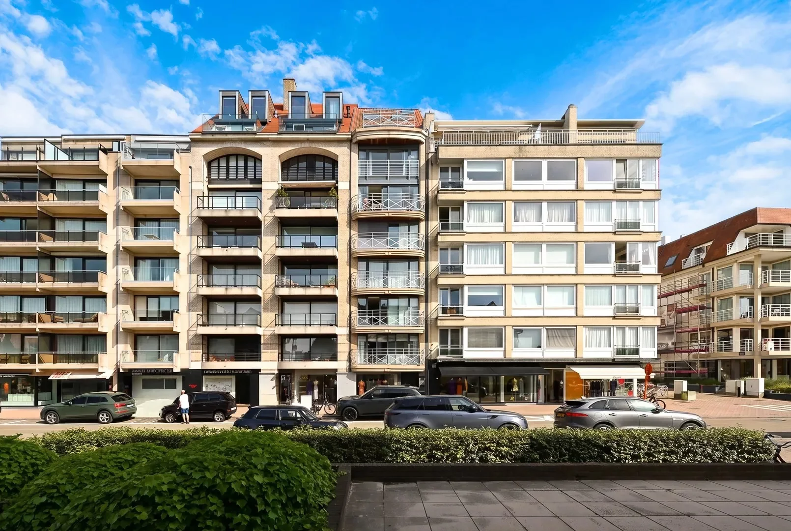 Zonnig gerenoveerd duplex penthouse appartement te Zoute.