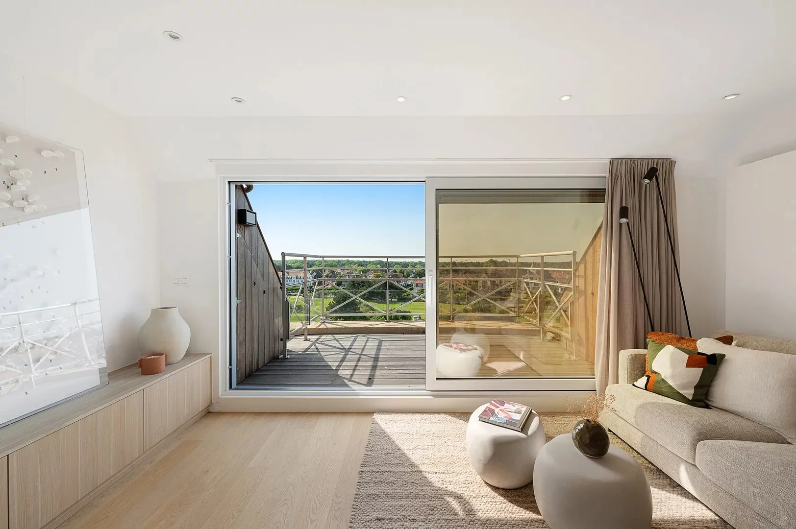 Zonnig gerenoveerd duplex penthouse appartement te Zoute.