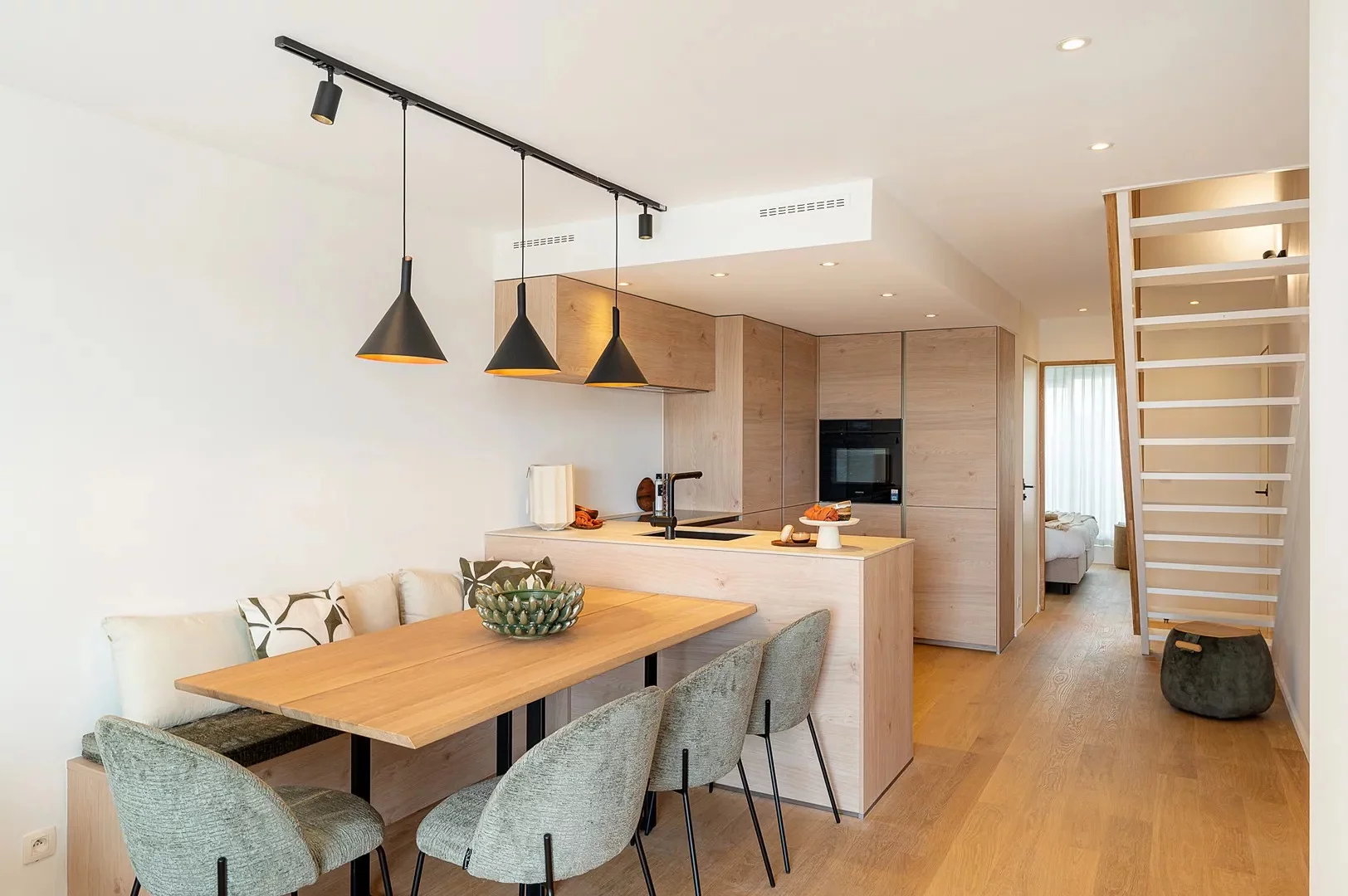 Zonnig gerenoveerd duplex penthouse appartement te Zoute.