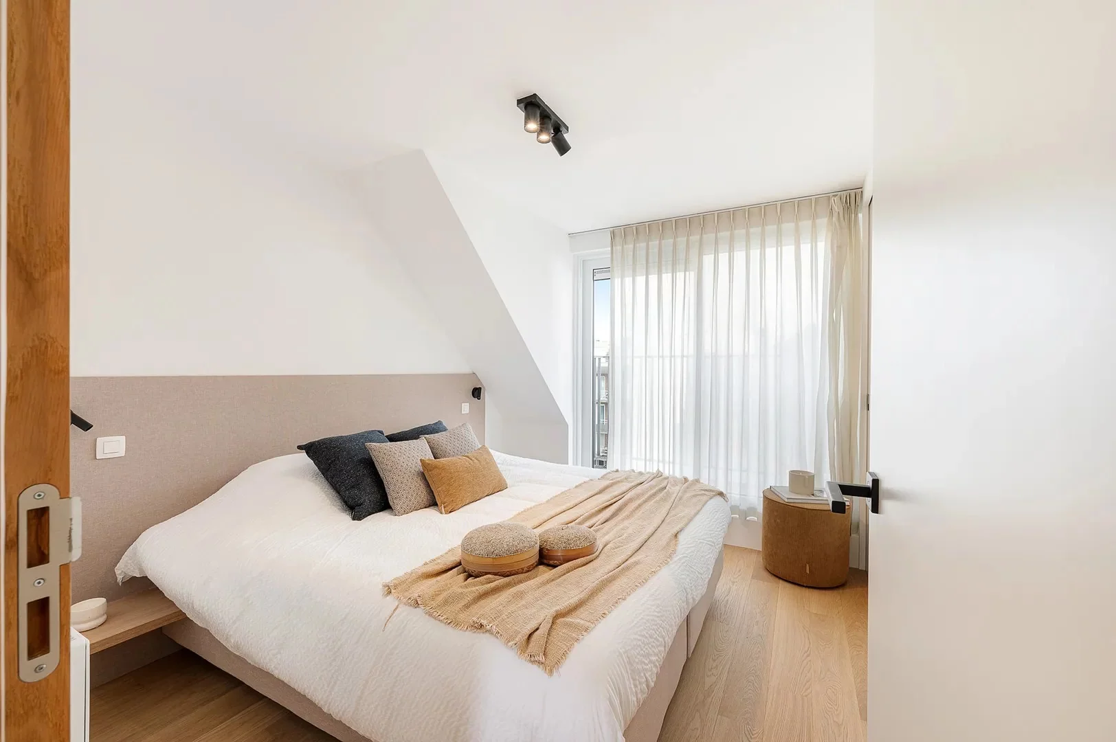 Zonnig gerenoveerd duplex penthouse appartement te Zoute.