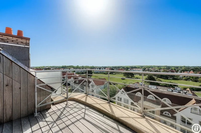 Sunny renovated duplex penthouse apartment in Zoute.