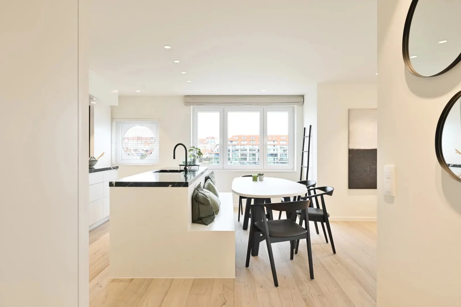 Instapklaar hoekappartement met prachtig zicht op het Zegemeer.