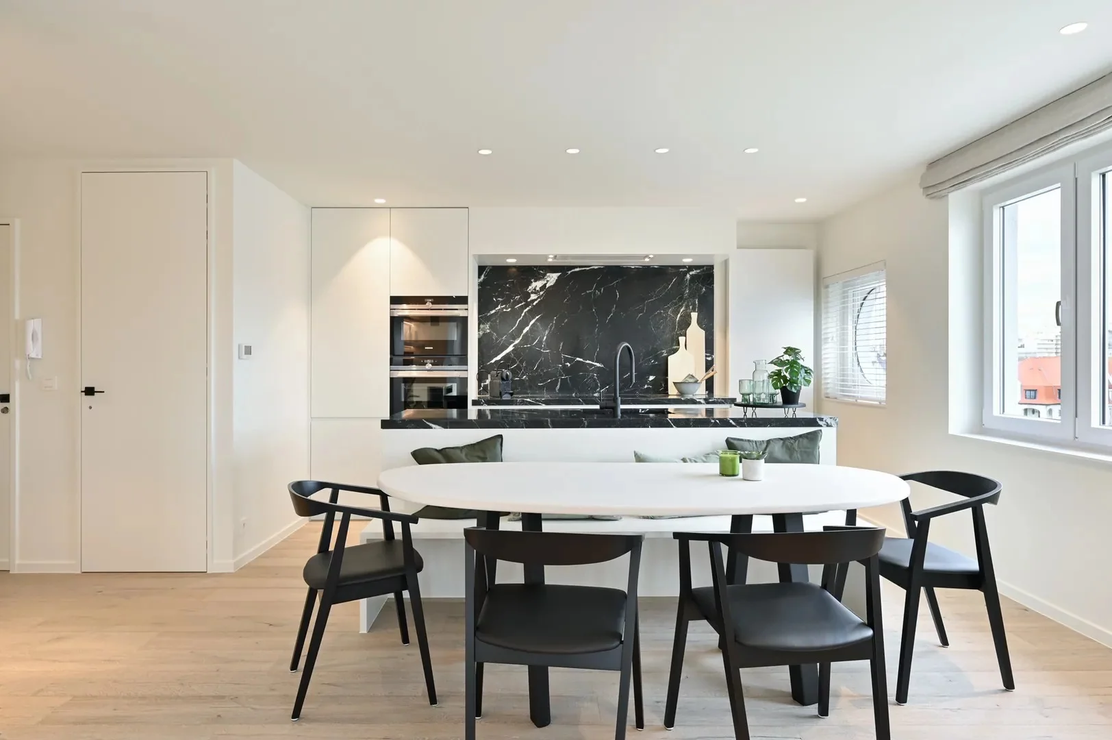 Instapklaar hoekappartement met prachtig zicht op het Zegemeer.