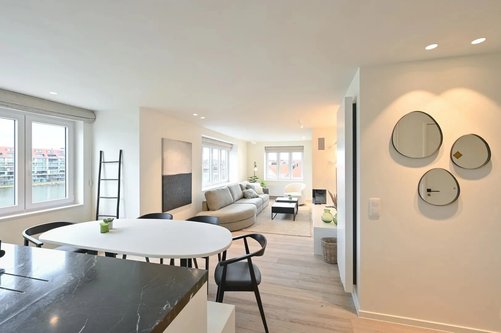 Instapklaar hoekappartement met prachtig zicht op het Zegemeer.