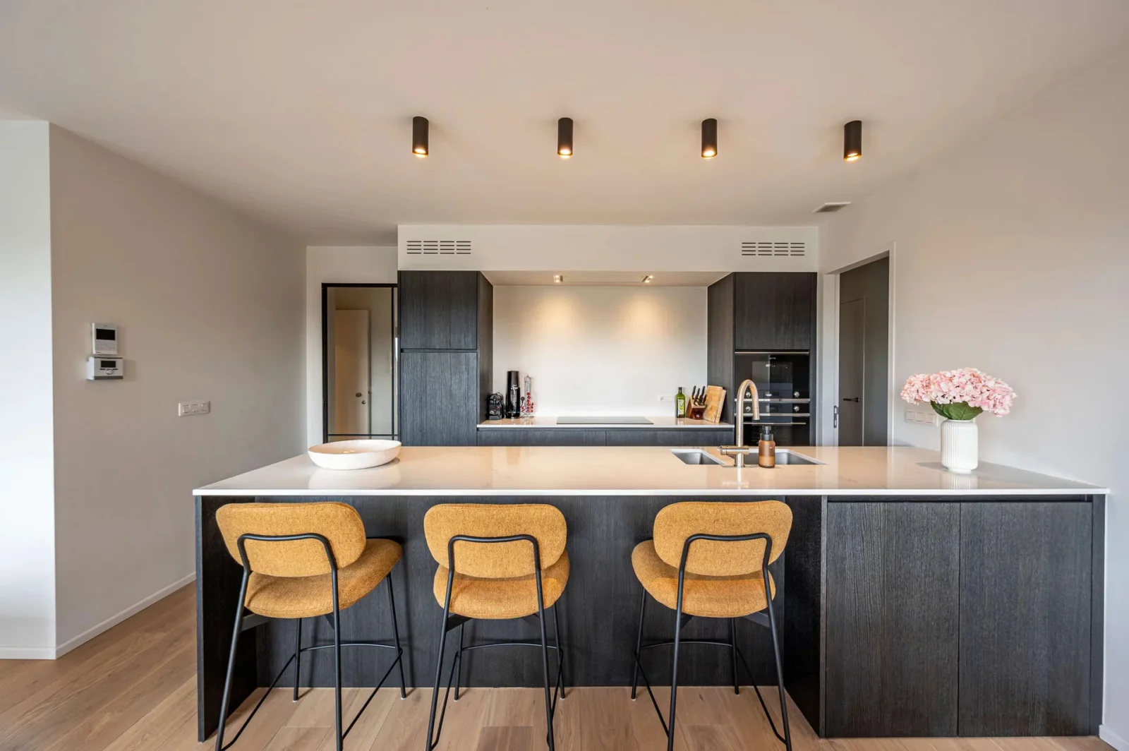 Recent appartement met groot terras, centrum Waregem [Stationsstraat].