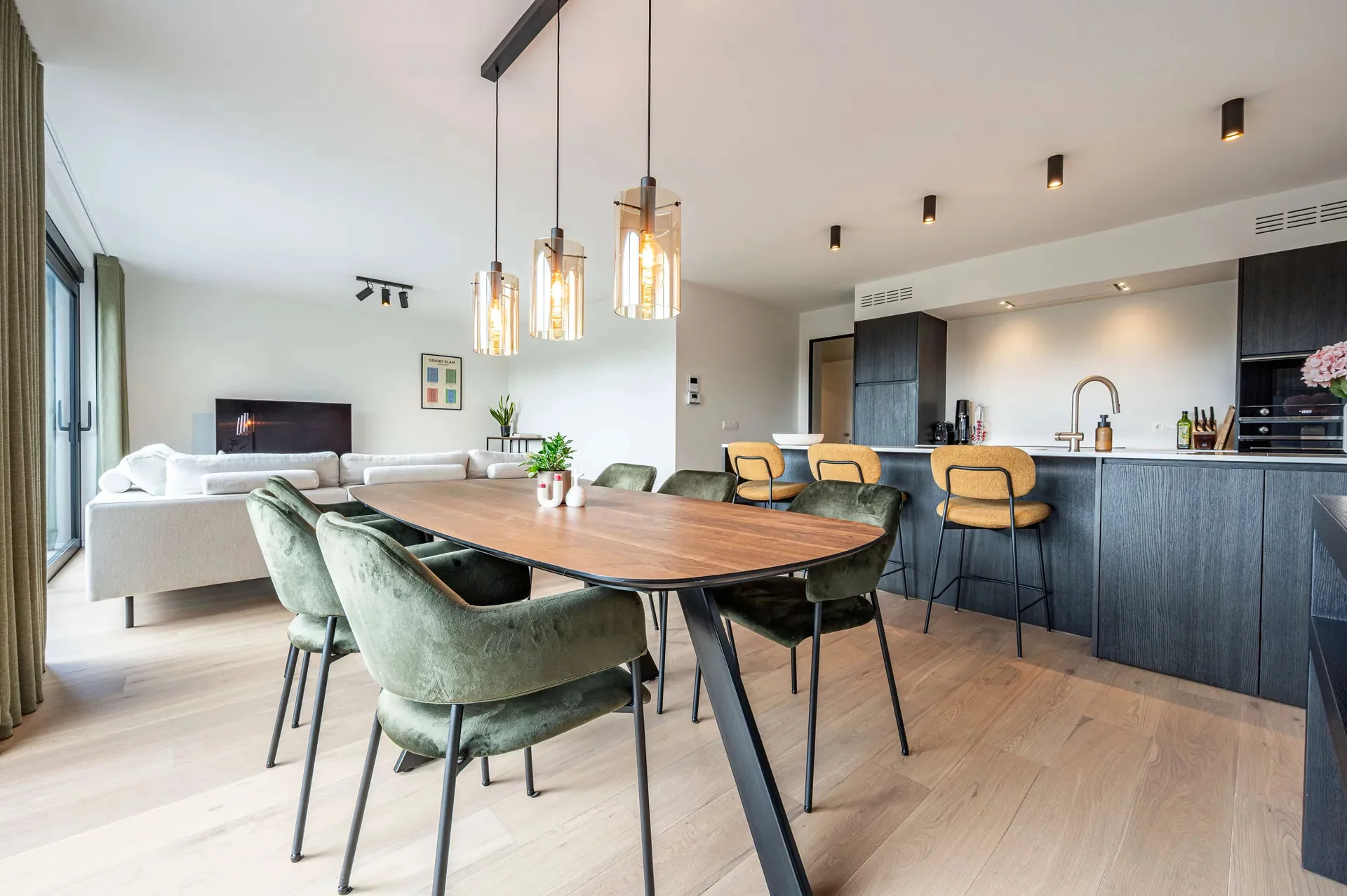 Recent appartement met groot terras, centrum Waregem [Stationsstraat].