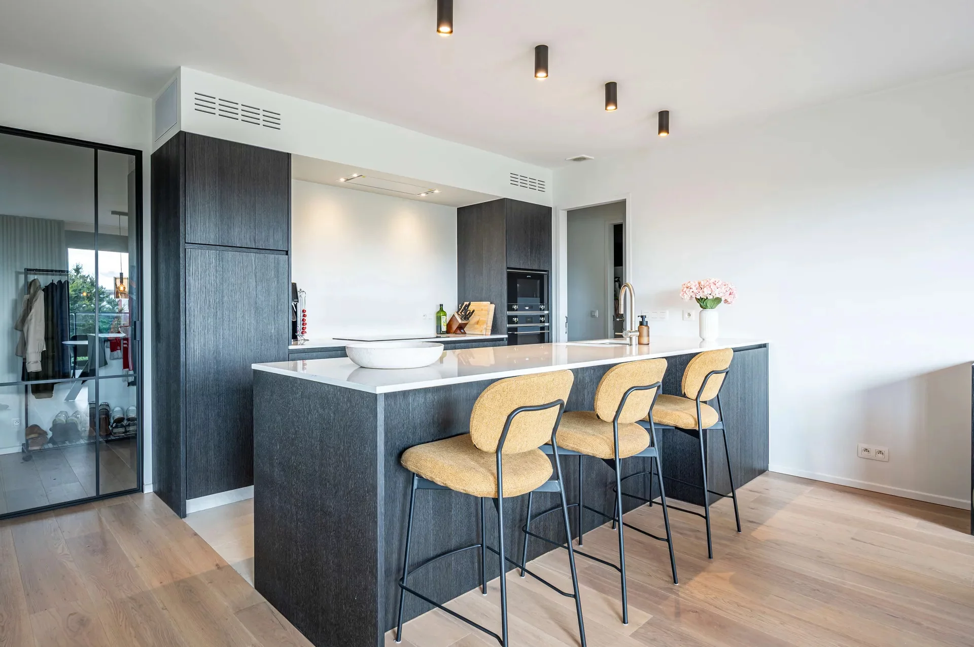 Recent appartement met groot terras, centrum Waregem [Stationsstraat].