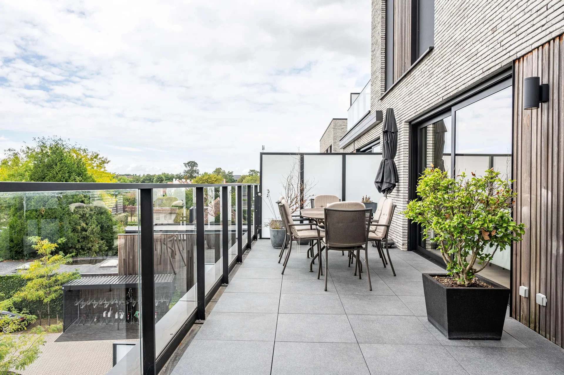 Recent appartement met groot terras, centrum Waregem [Stationsstraat].