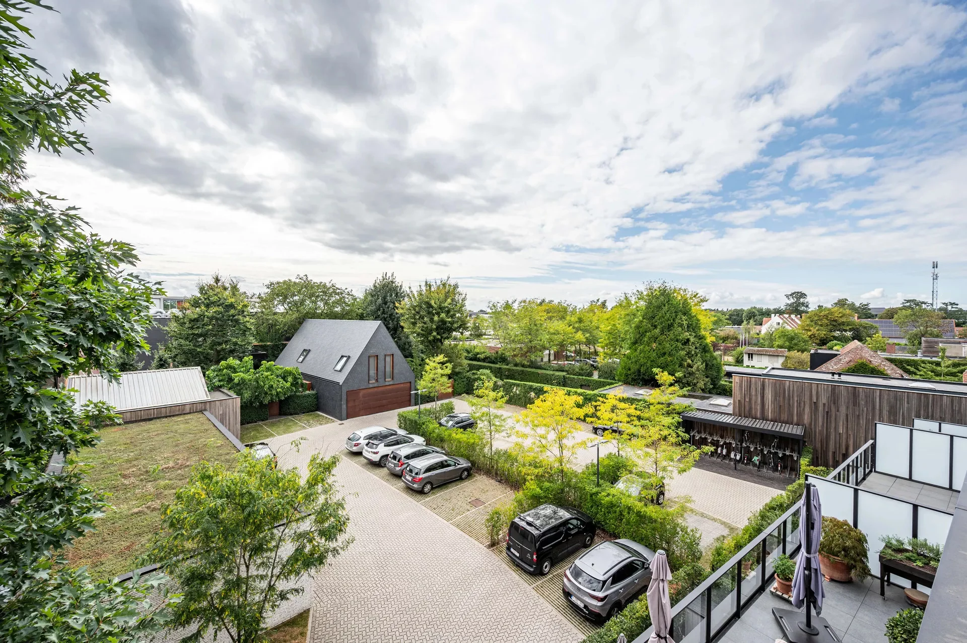 Recent appartement met groot terras, centrum Waregem [Stationsstraat].
