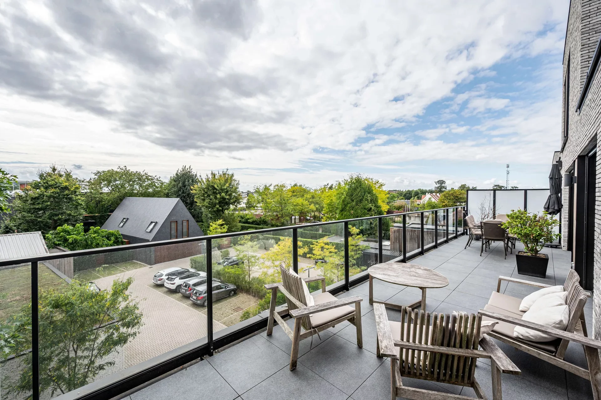 Recent appartement met groot terras, centrum Waregem [Stationsstraat].