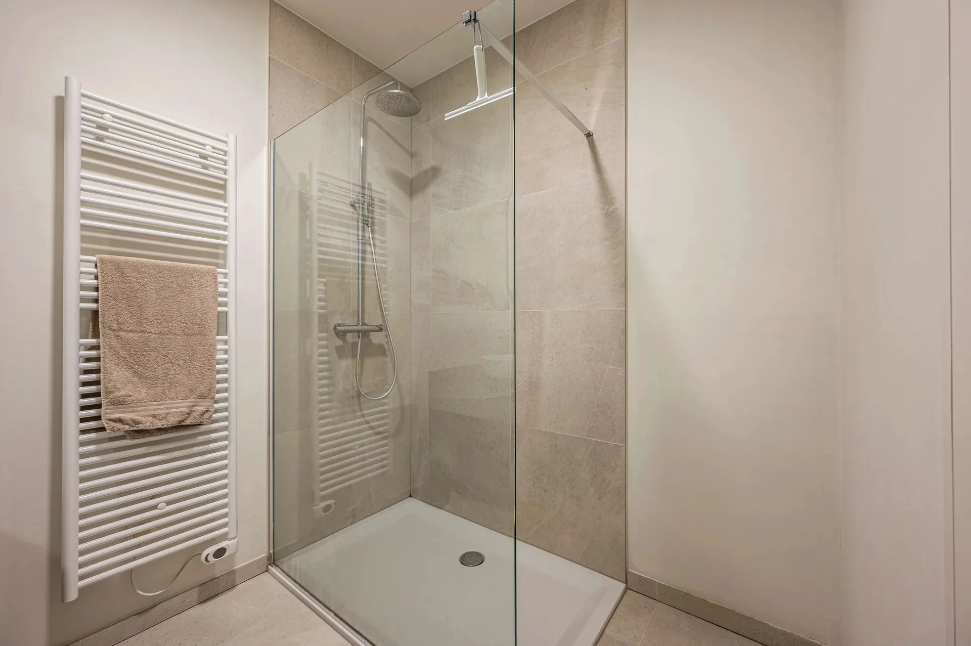 Recent appartement met groot terras, centrum Waregem [Stationsstraat].