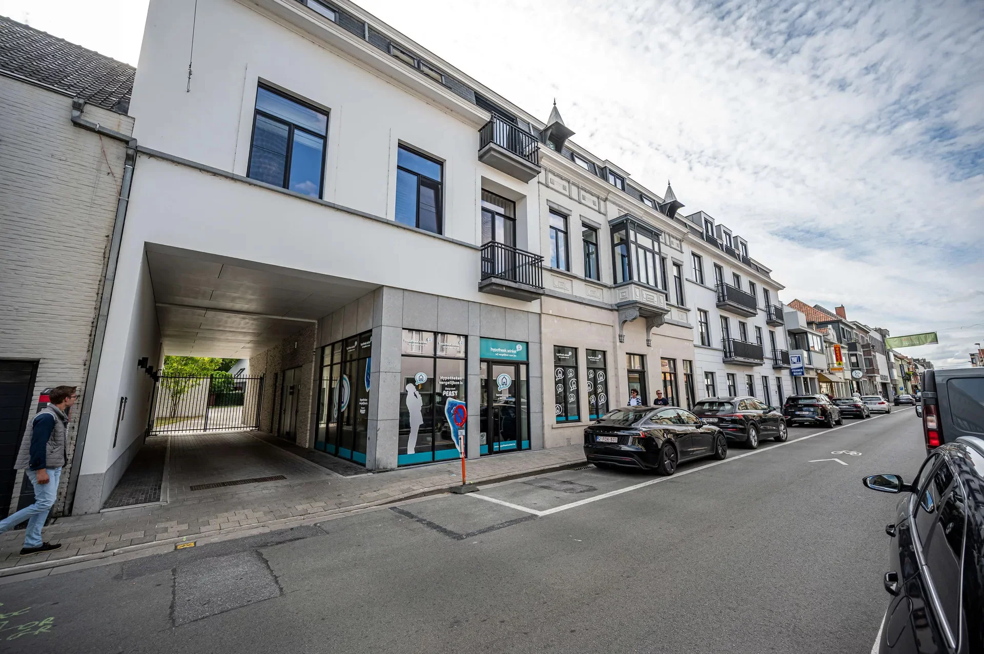 Recent appartement met groot terras, centrum Waregem [Stationsstraat].
