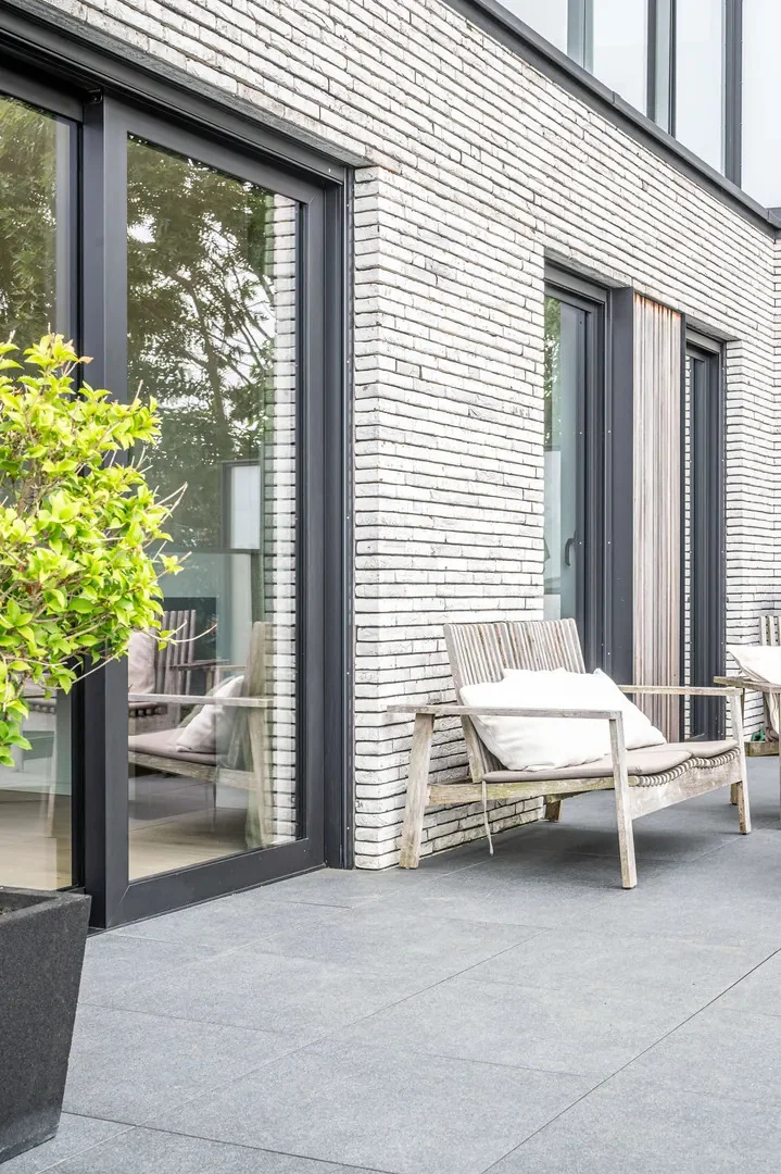 Recent appartement met groot terras, centrum Waregem [Stationsstraat].