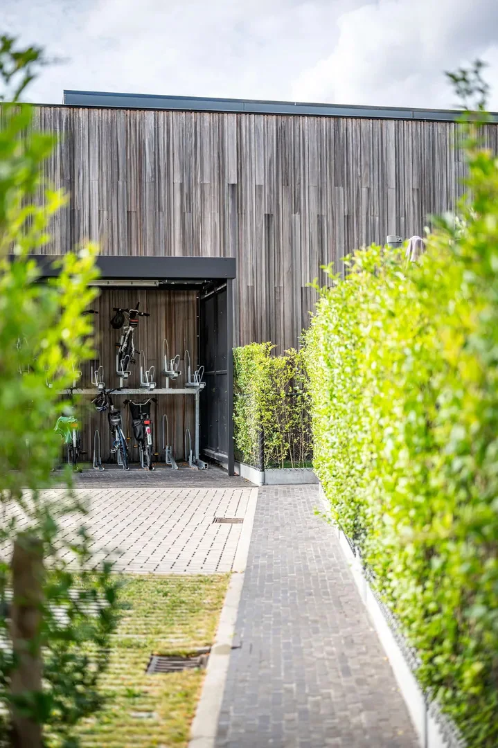 Recent appartement met groot terras, centrum Waregem [Stationsstraat].