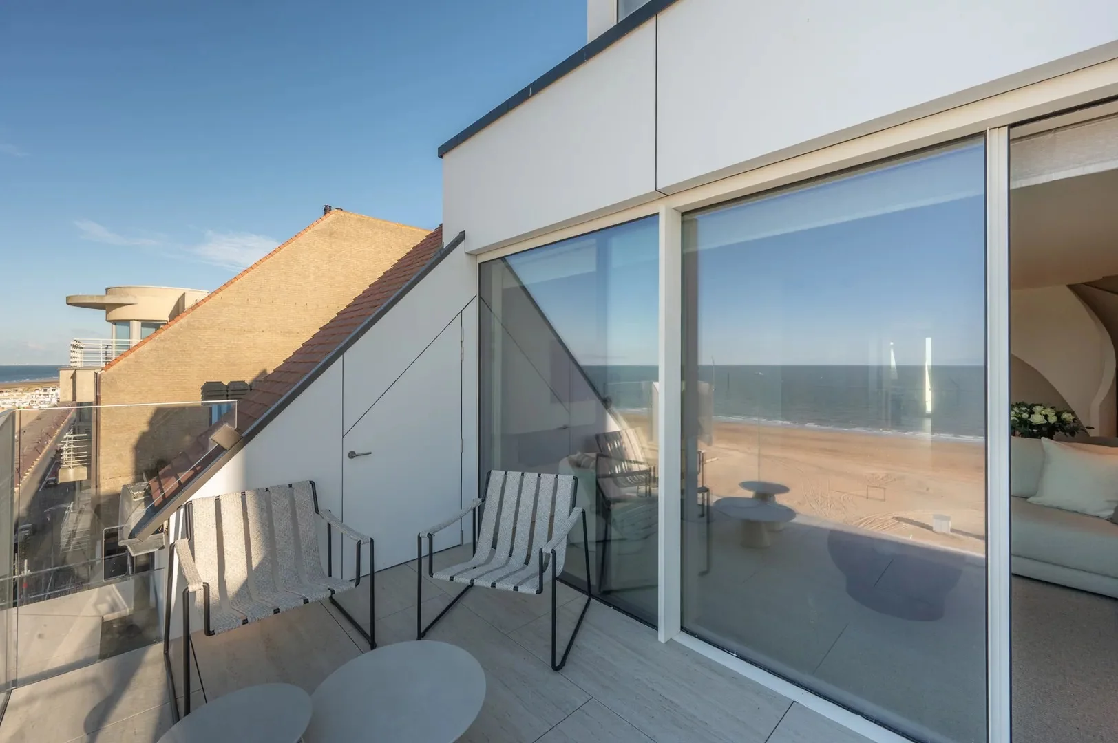 Prachtig nieuwbouw duplex-appartement op Zeedijk te Zoute.