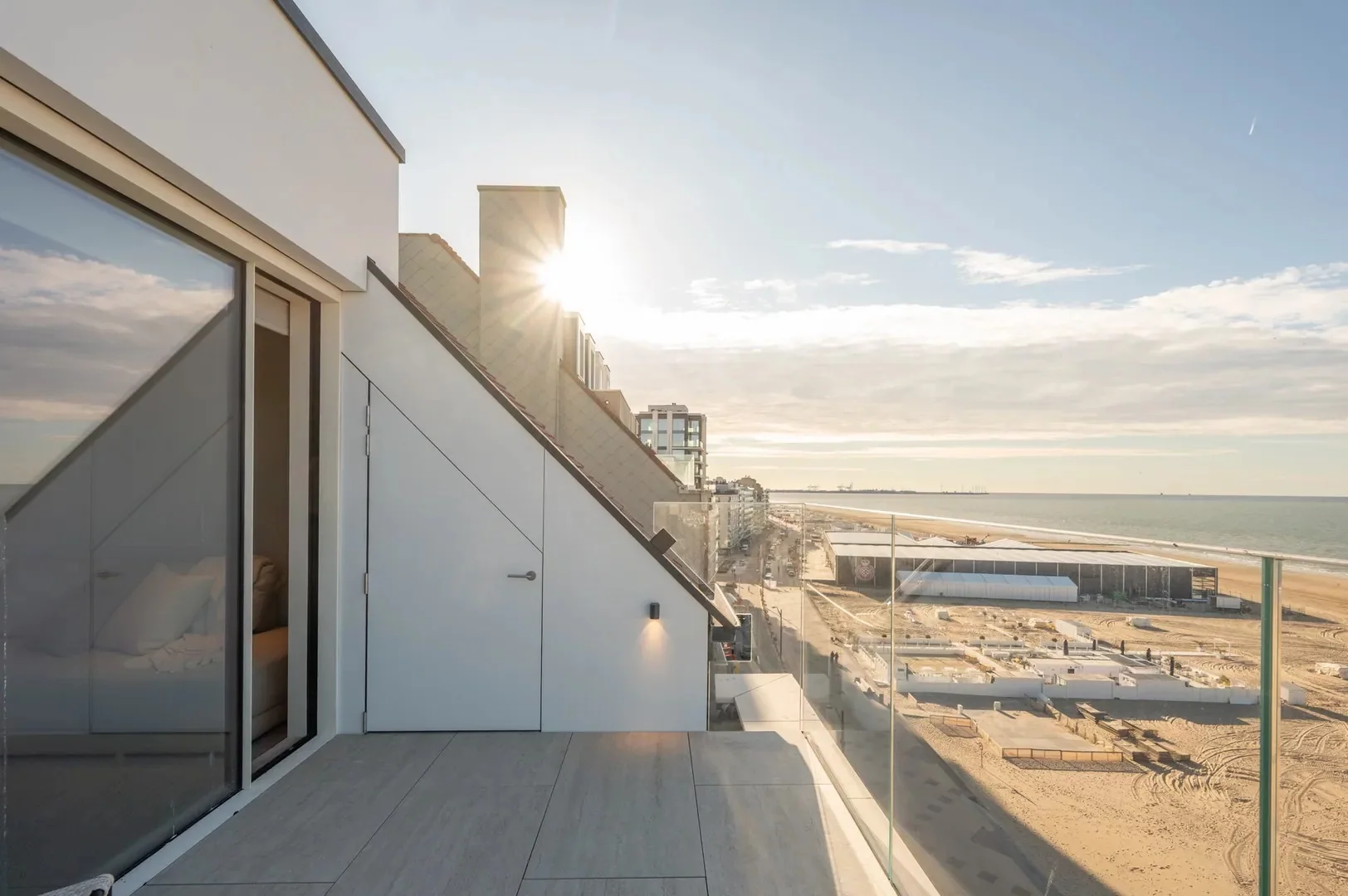 Prachtig nieuwbouw duplex-appartement op Zeedijk te Zoute.