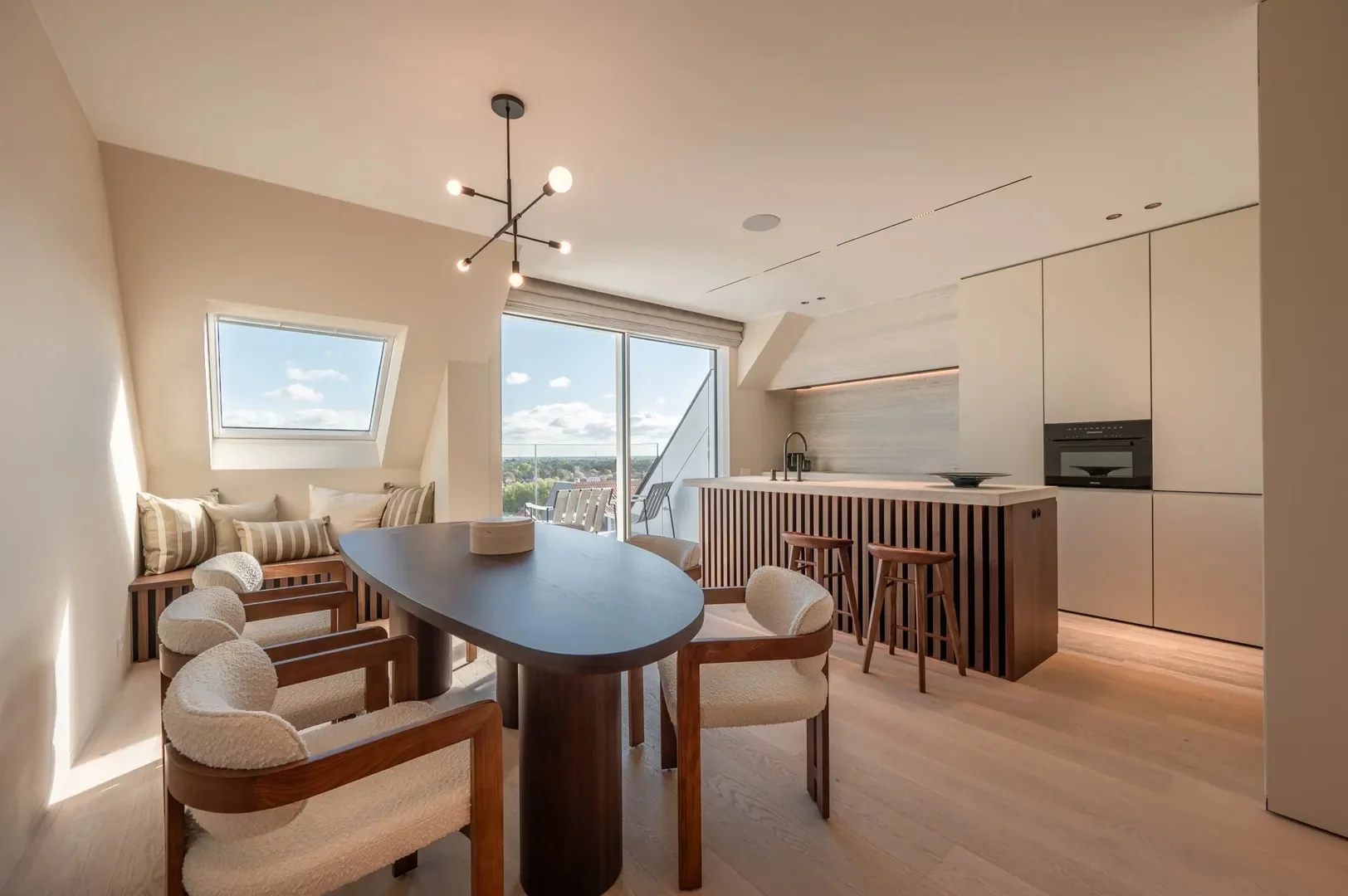 Prachtig nieuwbouw duplex-appartement op Zeedijk te Zoute.