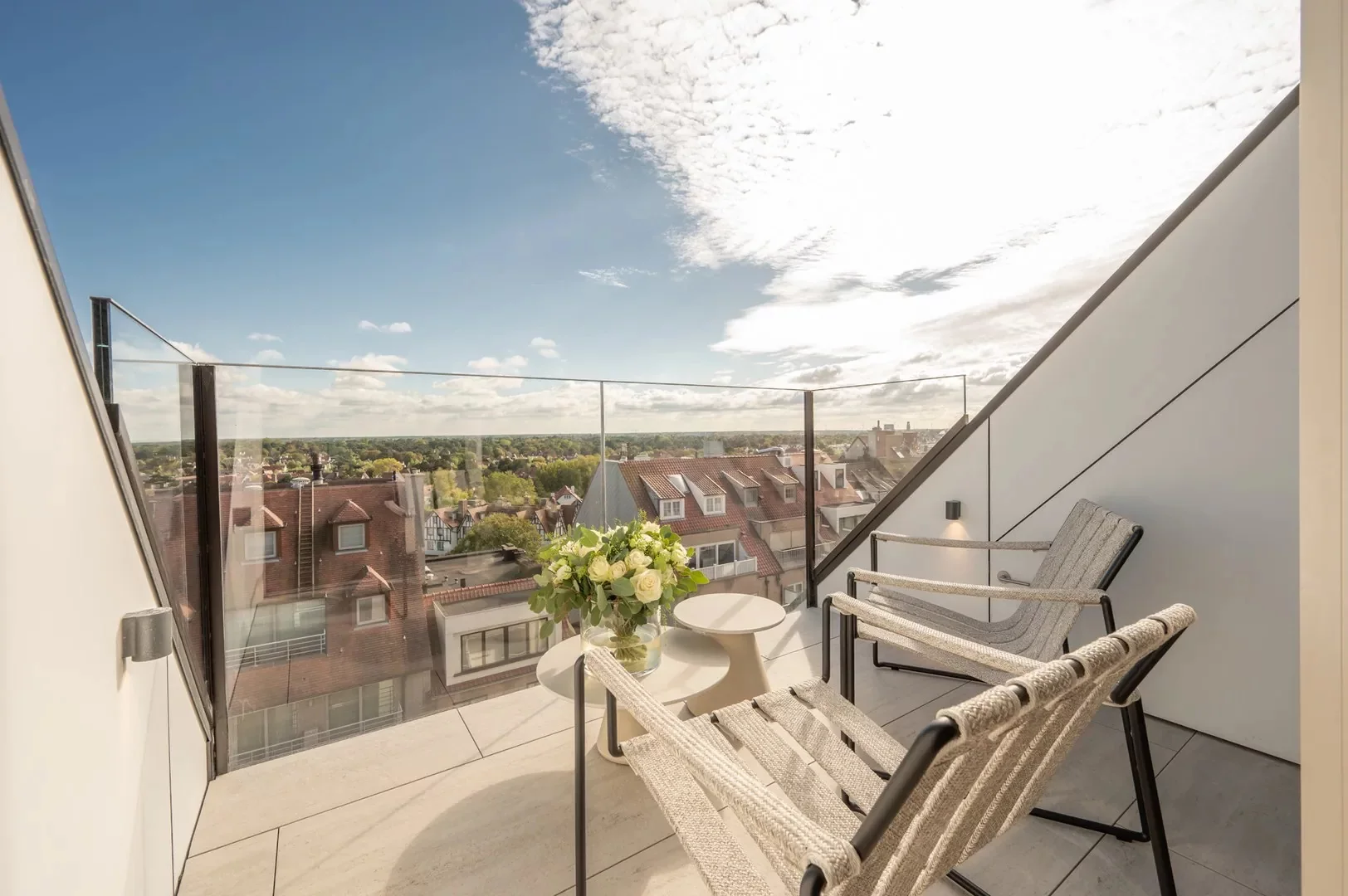 Prachtig nieuwbouw duplex-appartement op Zeedijk te Zoute.