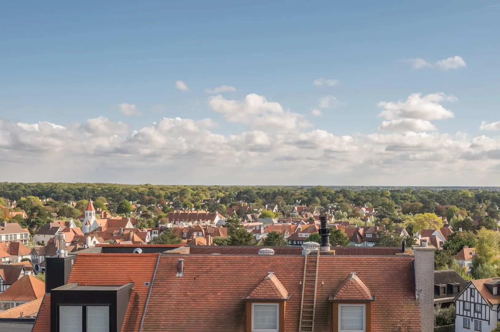 Prachtig nieuwbouw duplex-appartement op Zeedijk te Zoute.