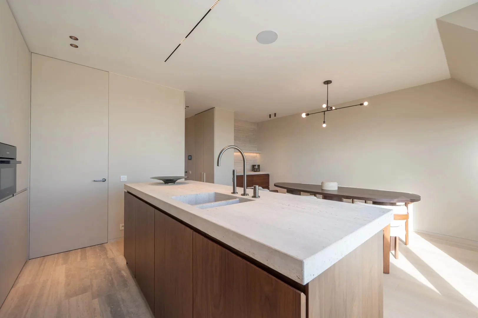 Prachtig nieuwbouw duplex-appartement op Zeedijk te Zoute.