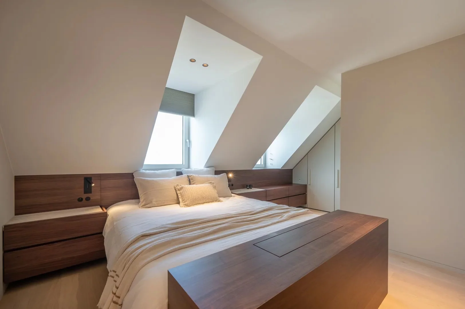 Prachtig nieuwbouw duplex-appartement op Zeedijk te Zoute.