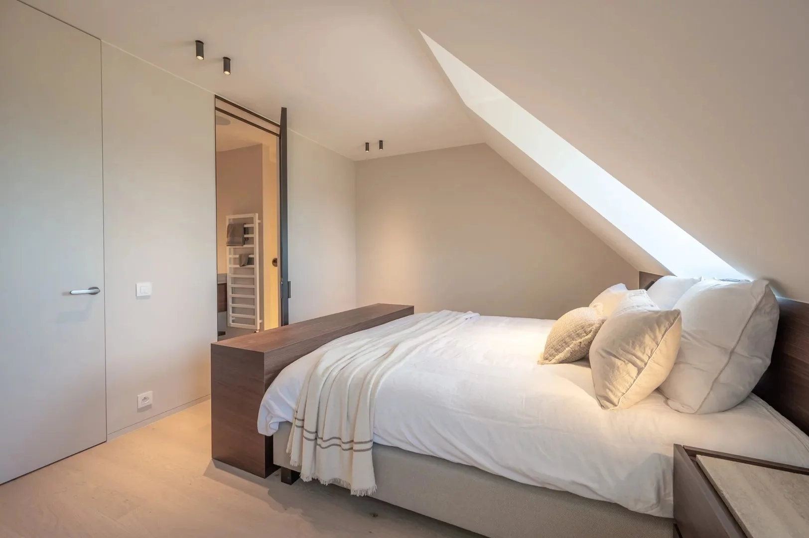 Prachtig nieuwbouw duplex-appartement op Zeedijk te Zoute.