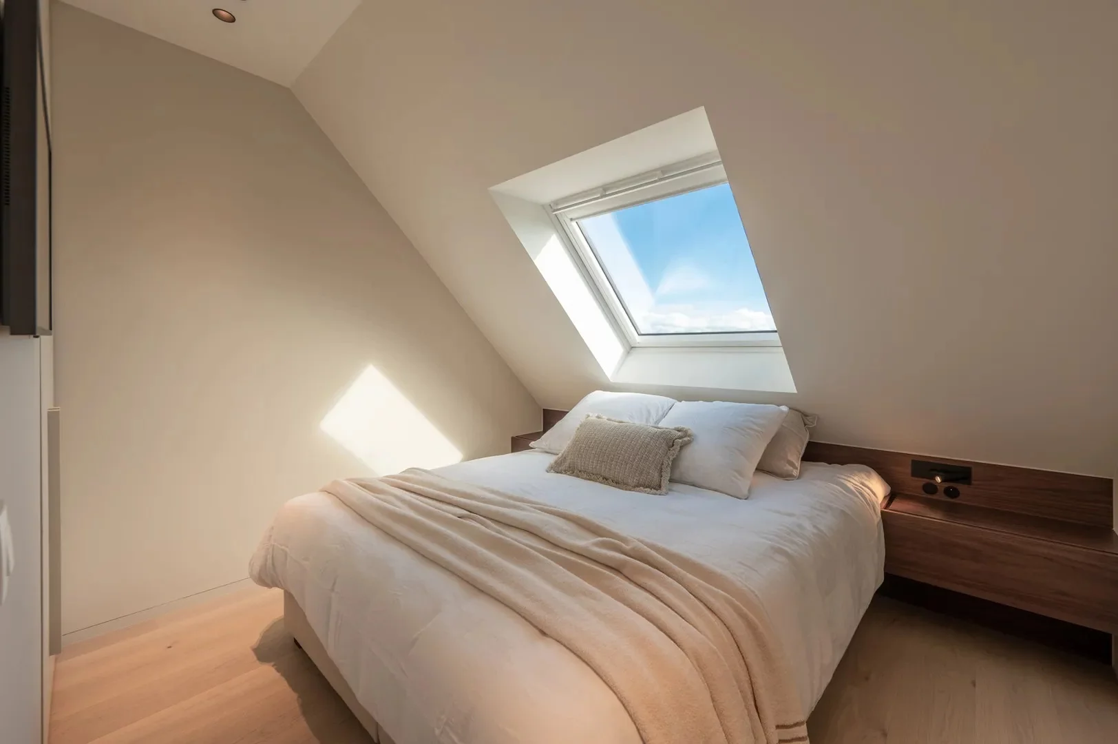 Prachtig nieuwbouw duplex-appartement op Zeedijk te Zoute.