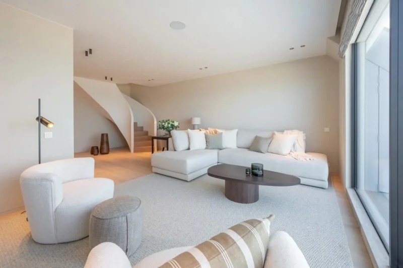 Prachtig nieuwbouw duplex-appartement op Zeedijk te Zoute.