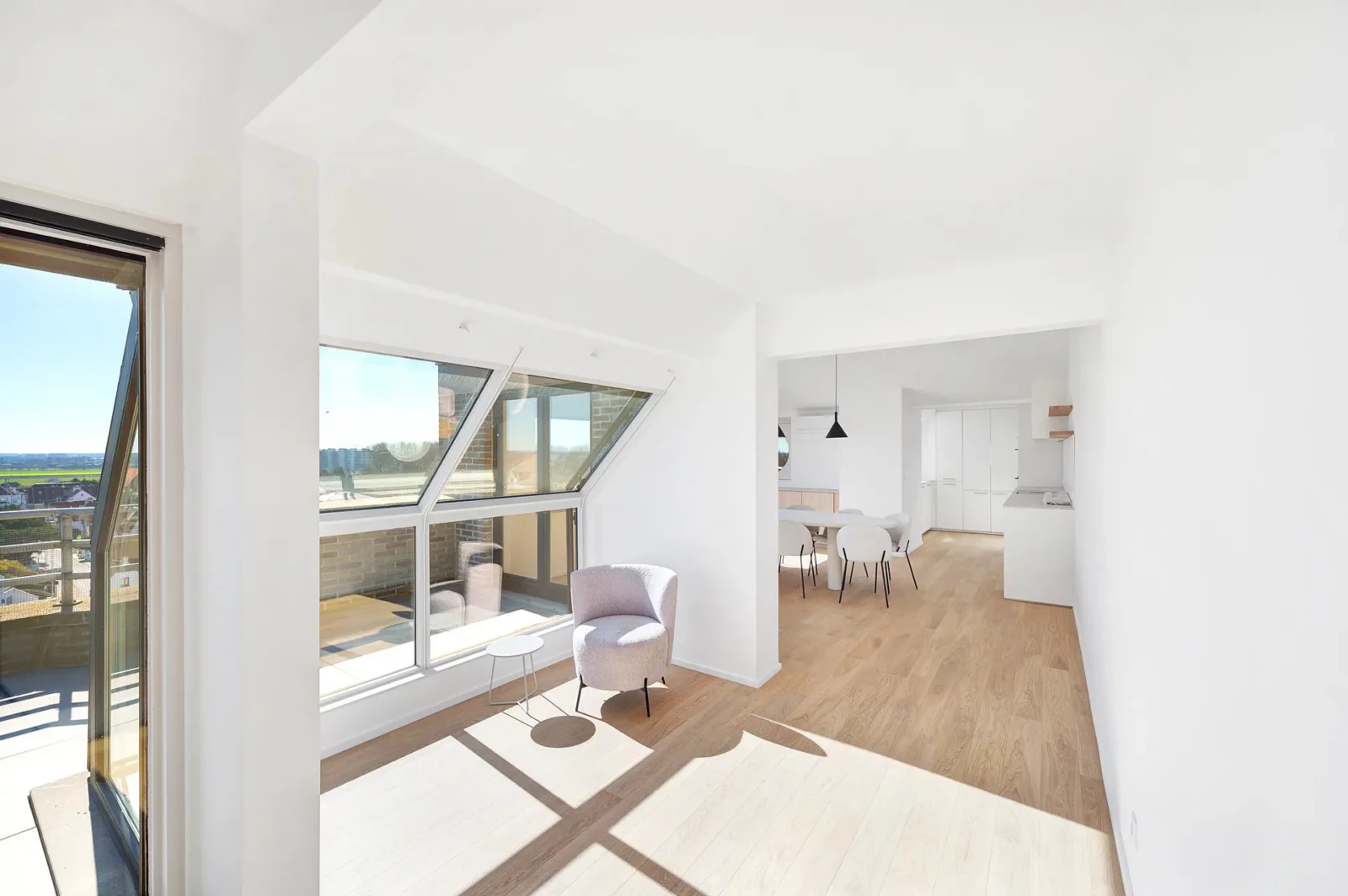 Duplex spacieux - grande terrasse et 4 chambres à Duinbergen.