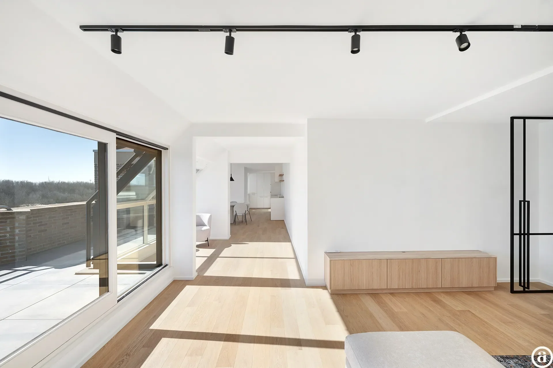 Spacious duplex apartment with 4 bedrooms and sun terrace.