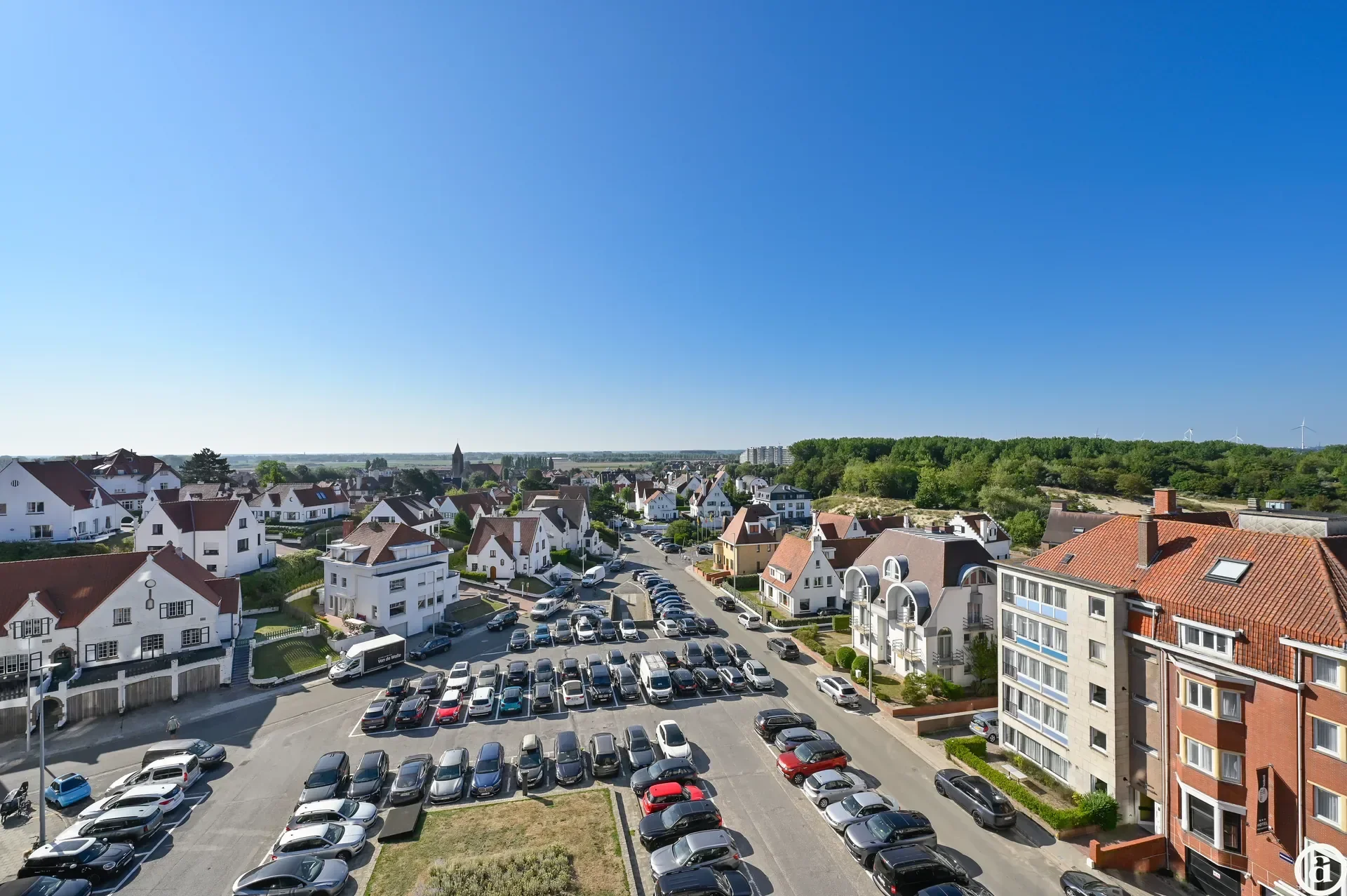 Spacious duplex apartment with 4 bedrooms and sun terrace.