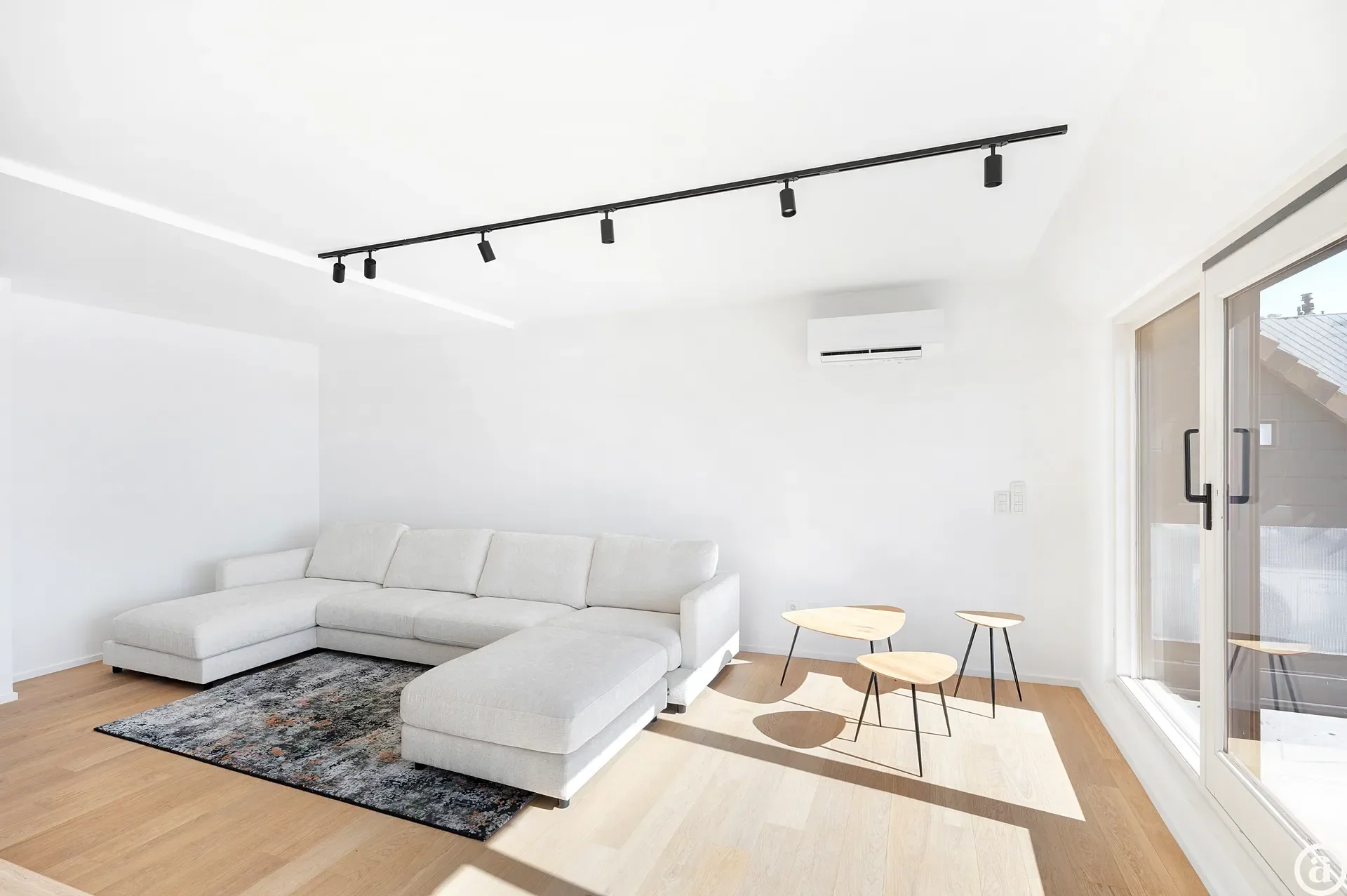 Spacious duplex apartment with 4 bedrooms and sun terrace.