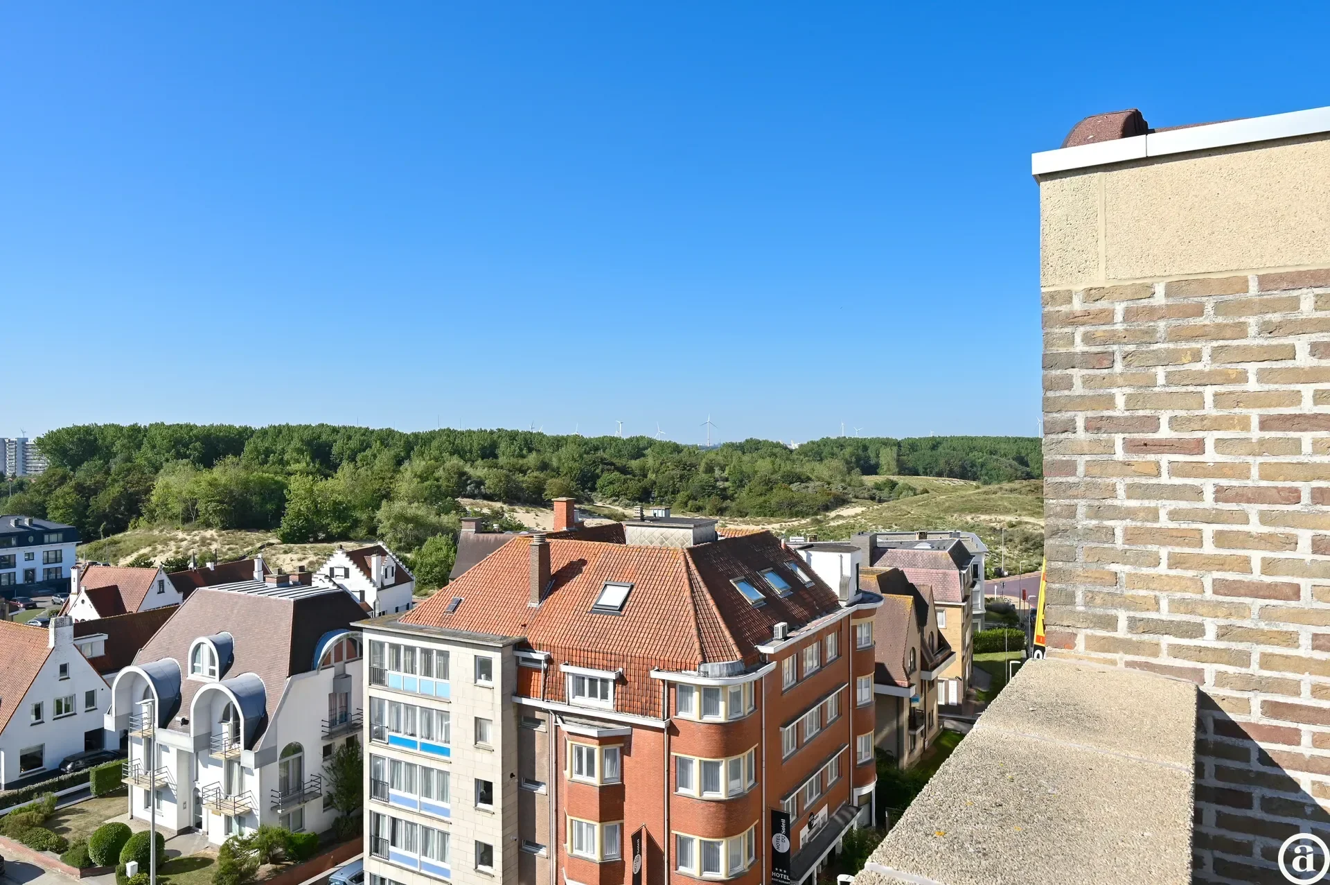 Spacious duplex apartment with 4 bedrooms and sun terrace.