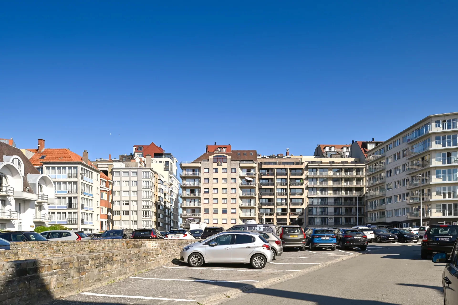 Ruim duplexappartement met 4 slaapkamers en zonneterras.